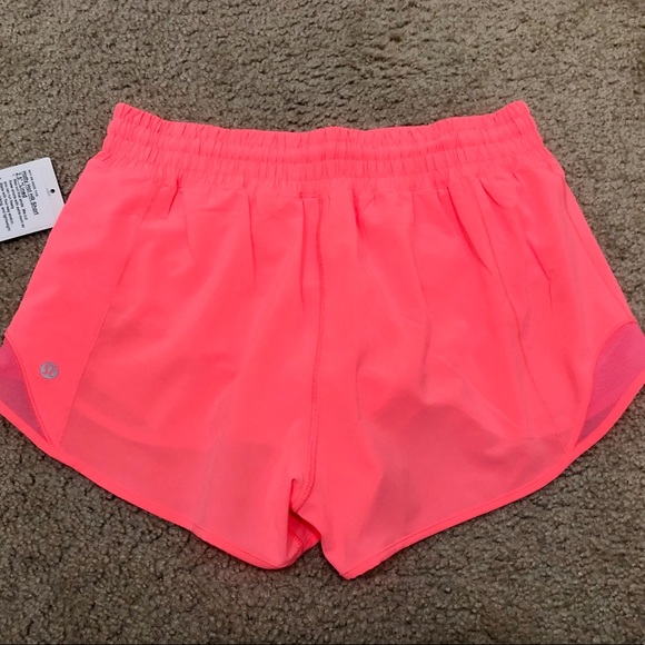 Lululemon Hotty Hot Shorts high-rise - Picture 2 of 4
